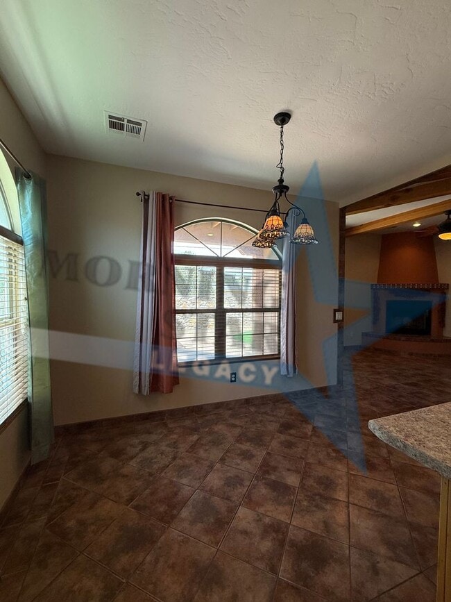 Building Photo - 4-Bedroom Home - New Carpet & Fresh Paint!