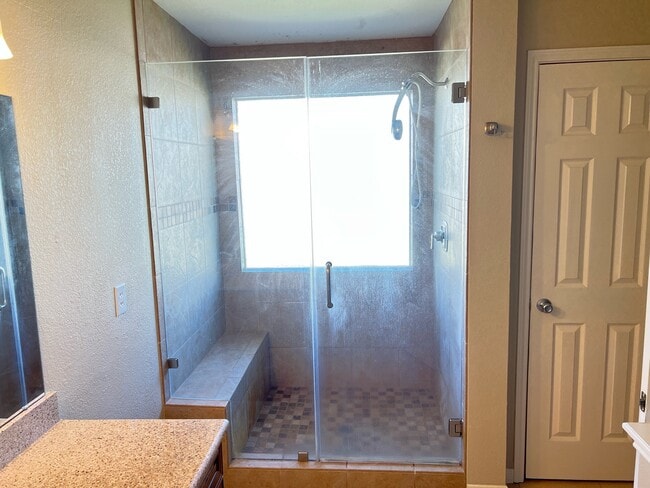 Building Photo - 2030 Waverly Glend Dr