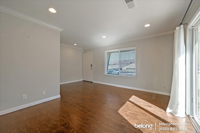 Building Photo - 3700 Athy Dr
