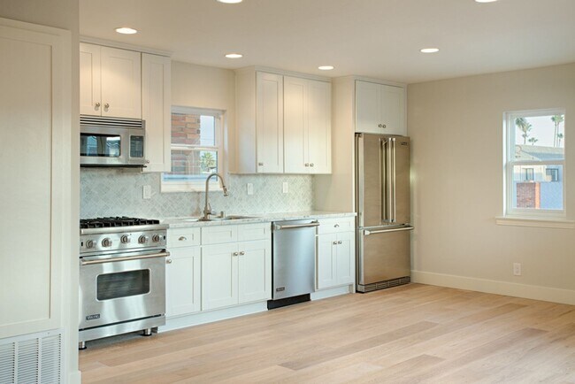 Building Photo - 119 28th St