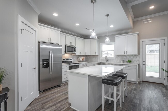 Building Photo - 8955 Silver Maple Dr