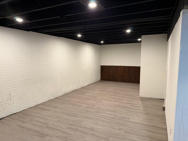 Building Photo - 522 Skylark Dr