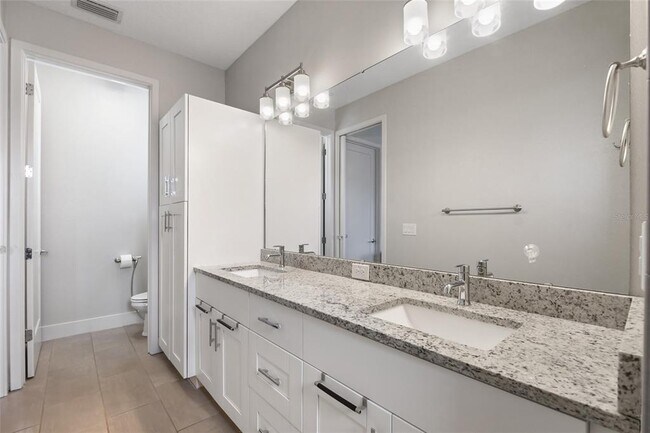 Building Photo - 113 W Grant St