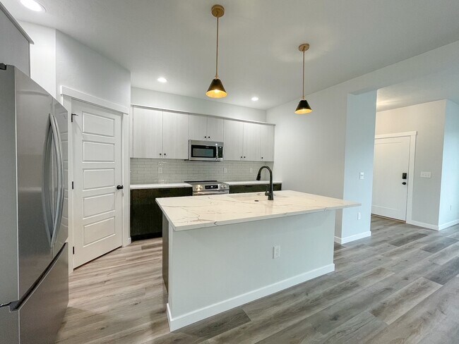 Building Photo - 4403 N Magical Crk Ave