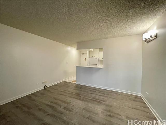 Building Photo - 98-1038-1038 Moanalua Rd