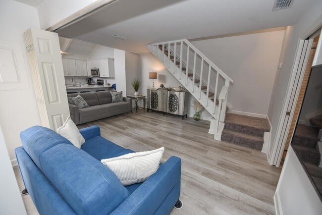 Building Photo - 1605 S US HIGHWAY 1