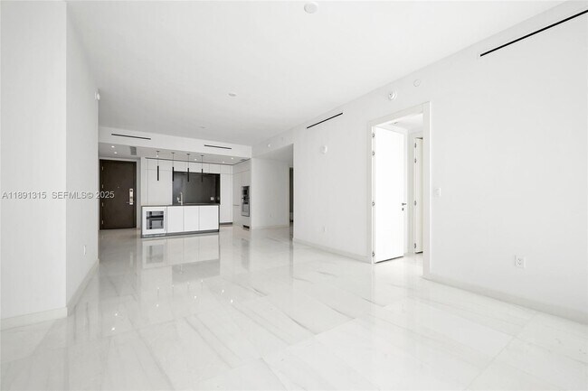 Building Photo - 300 Biscayne Blvd Way