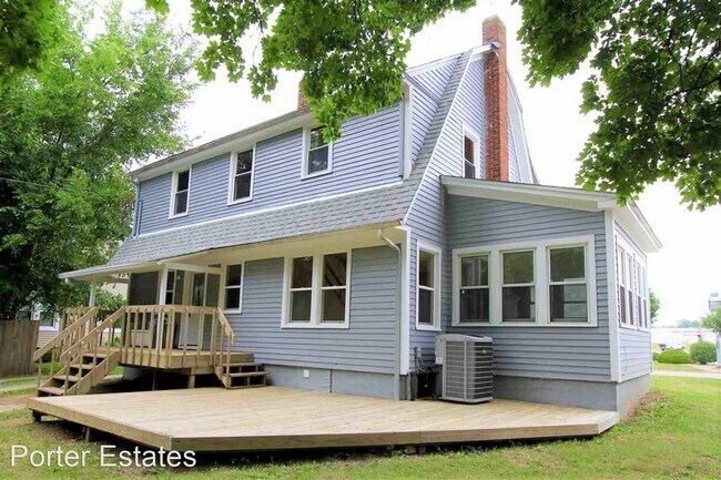 Building Photo - 3 br, 1 bath House - 615 N. First St.