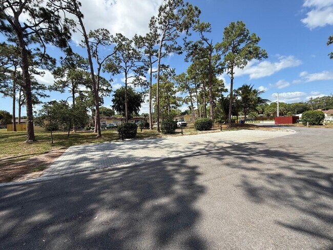 Building Photo - 4562 S Haverhill Rd