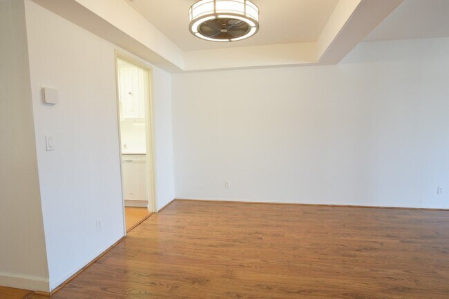 Building Photo - Sharp, Bright and Tranquil 2 Bedroom 2 Bath Condo in the Villages Community!