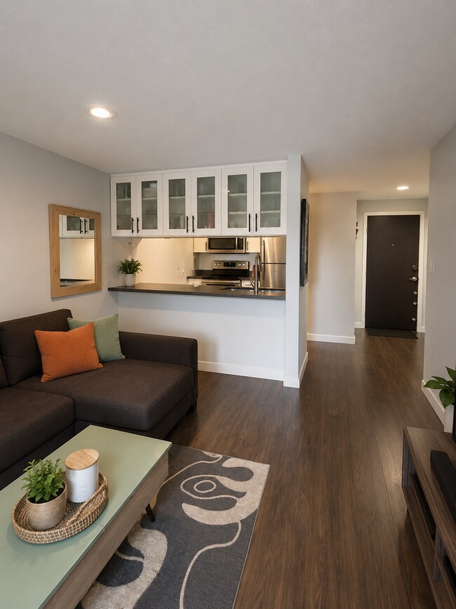 Building Photo - 6627 Lakeview Dr