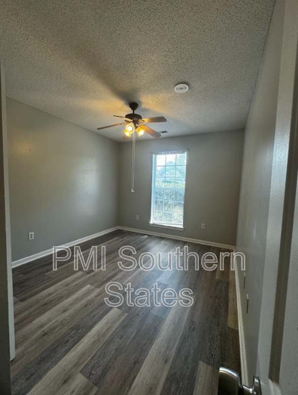 Building Photo - 100 Clear Lake Dr