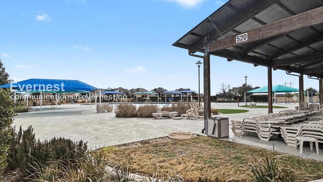 Building Photo - 3 Bed, 2 Bath Home with Fenced Yard & Garage / Pet-Friendly / Available Now!