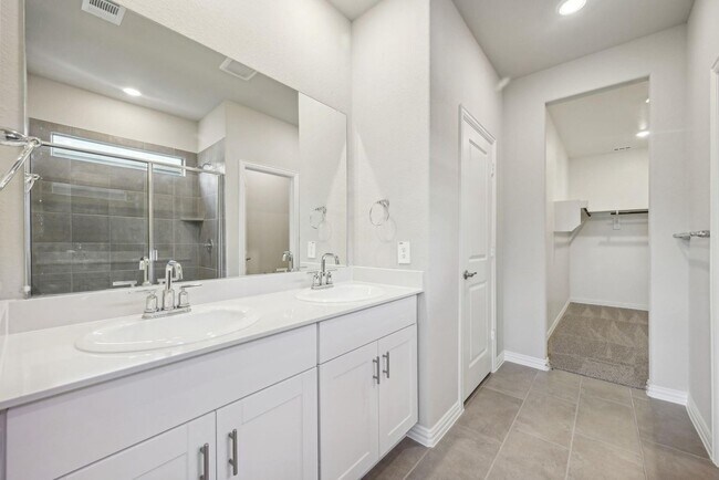 Building Photo - 706 Hemingway Ln