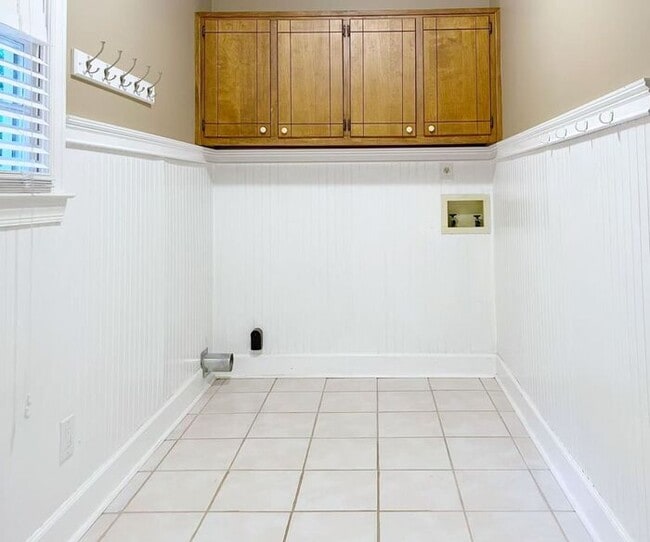 Building Photo - 811 Mitsy Ridge Dr