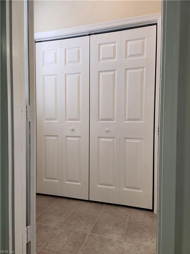 Building Photo - RENTAL