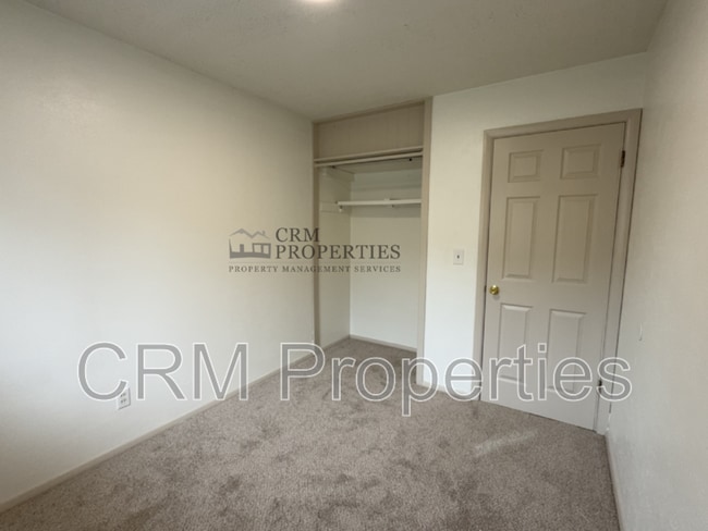 Building Photo - 814 Maumee Dr