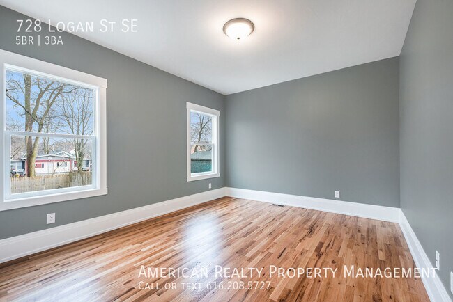 Building Photo - 728 Logan St SE