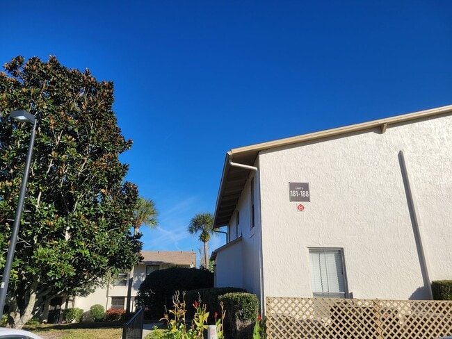 Building Photo - FOR RENT!!! BEAUTIFUL AND SPACIOUS 1 BED 1 BATH CONDO (FIRST FLOOR)...