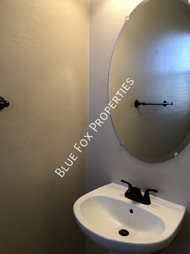 Building Photo - 4810 E Orchard Grass Dr