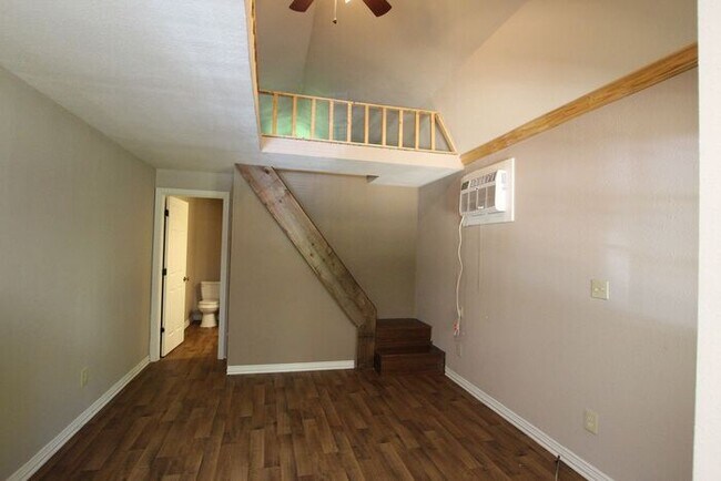 Building Photo - Tiny Home Living in Whitehouse!