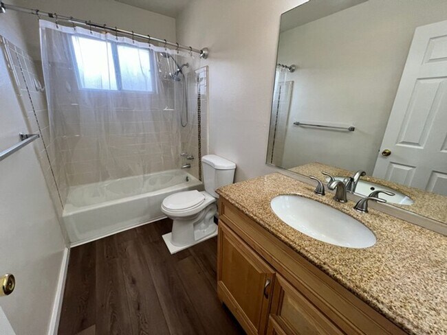 Building Photo - Refreshed Two Bedroom Sparks Duplex