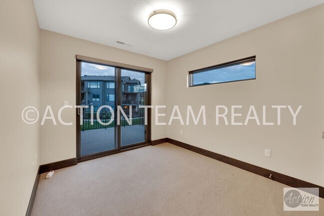Building Photo - Beautiful Townhome in Huntsville