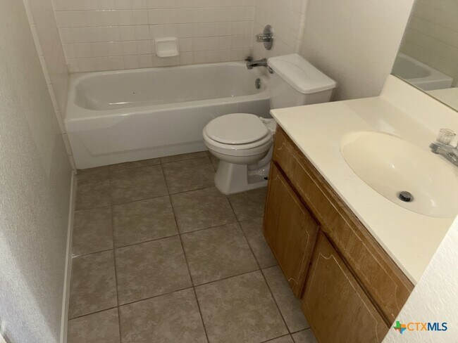 Building Photo - 3307 Toledo Dr