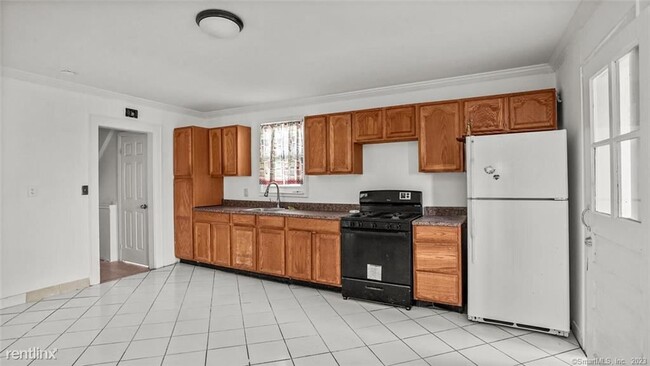 Primary Photo - 4 br, 2 bath Condo - 18 Beal St Apt 2