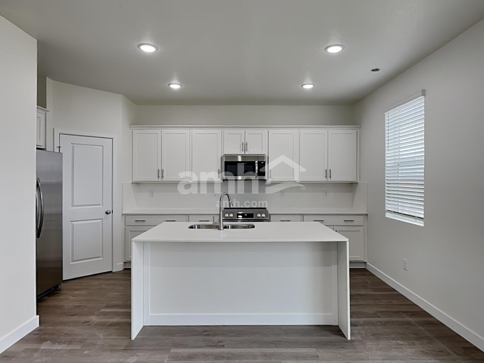 Building Photo - 1256 W Mahogany St