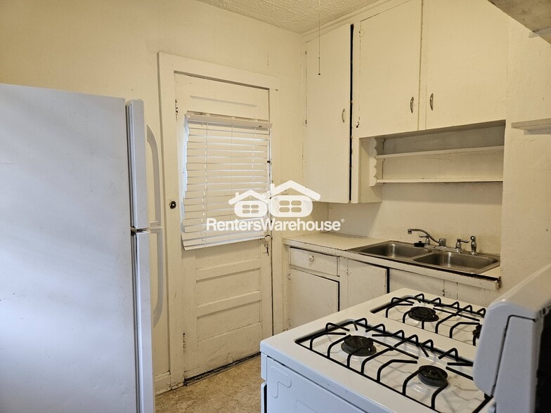 Building Photo - 1525 32nd St