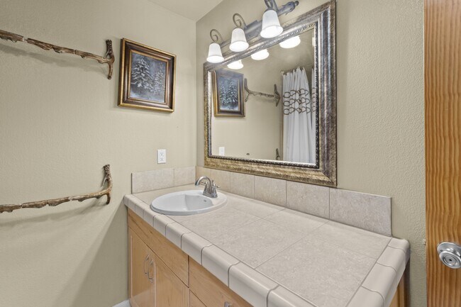 Building Photo - 307 Heath Dr
