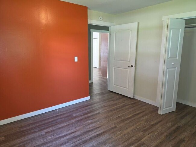 Building Photo - 3 bedroom home Eau Claire