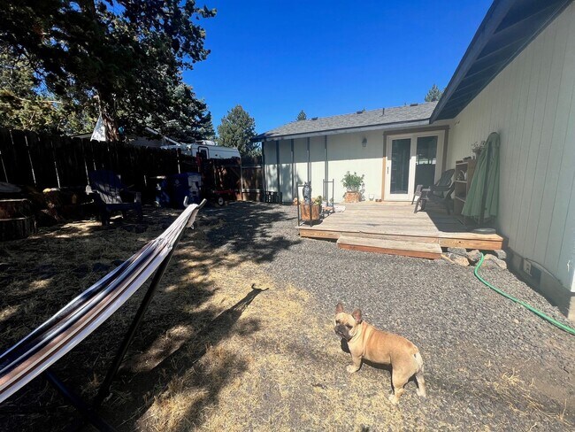 Building Photo - Single Level Home on Large Lot and Cul De Sac