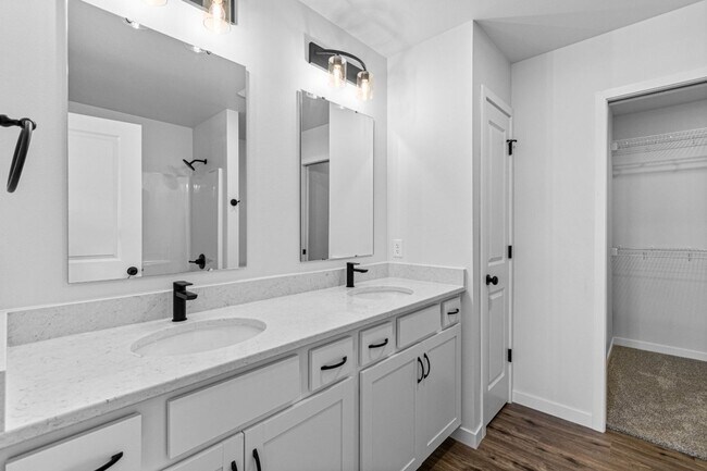 Building Photo - New 3 Bed Townhome with Covered Deck and Oversized Garage!