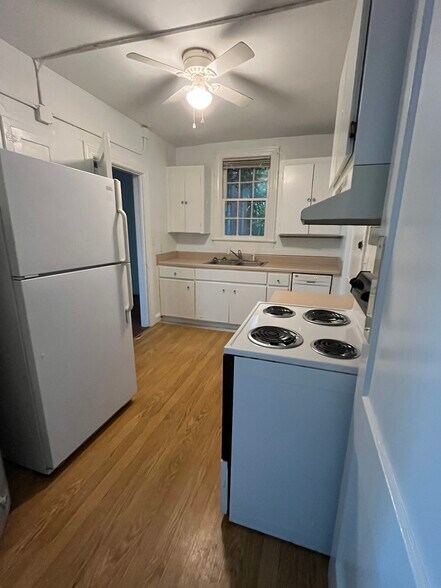 Primary Photo - 305 N Jefferson St NE