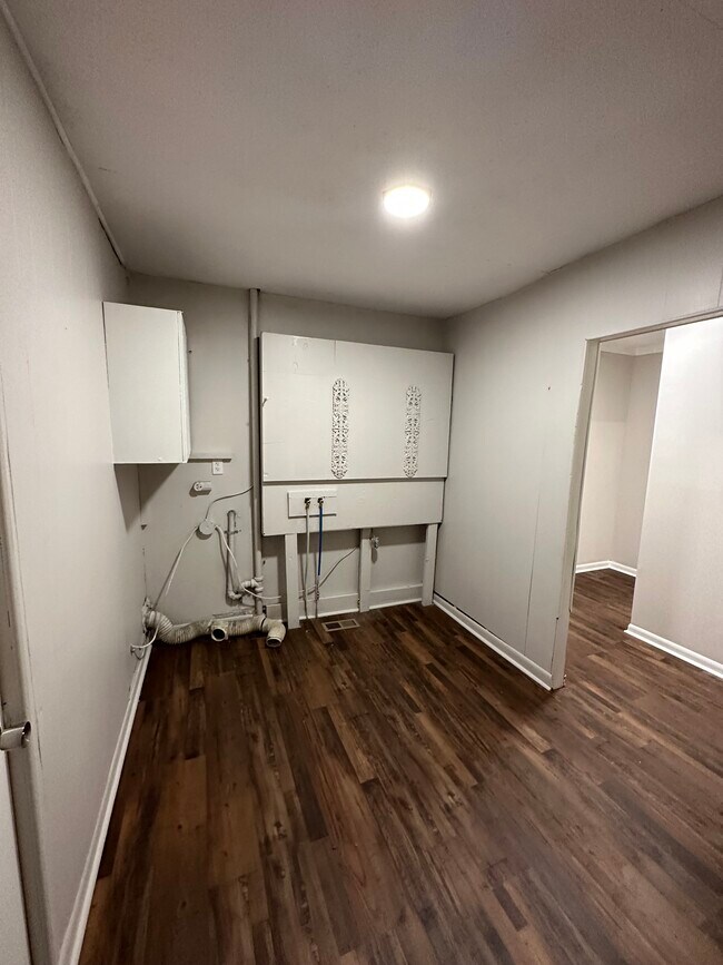 Building Photo - 8101 Shibler Dr