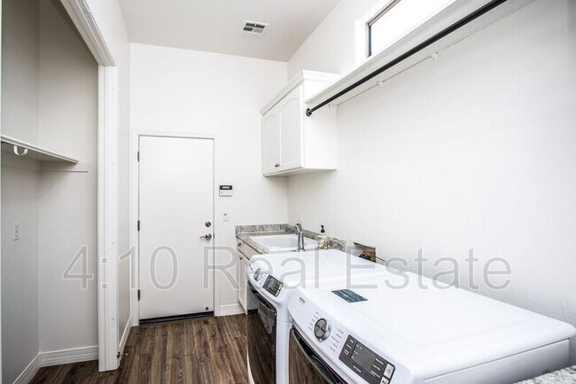 Building Photo - 14590 W Hidden Terrace Loop