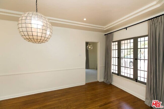 Building Photo - 1136 S Hayworth Ave