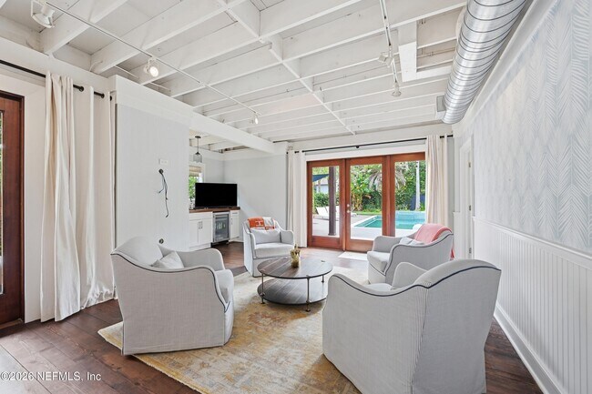 Building Photo - 1440 Beach Ave