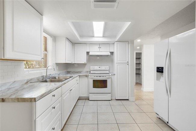 Building Photo - 10803 Hyssop St