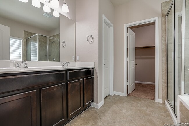 Building Photo - 2307 Clover Ridge