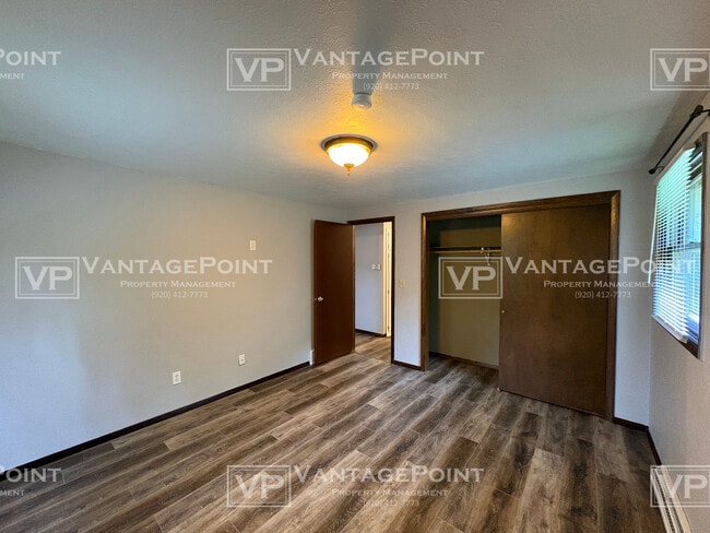 Building Photo - 4220 Hillcrest Dr