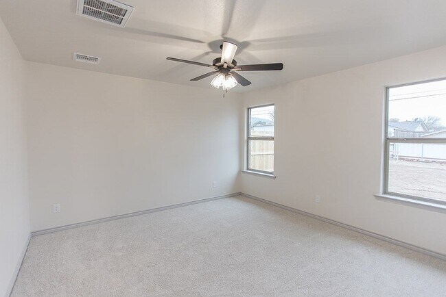 Building Photo - 2516 S CR-1103