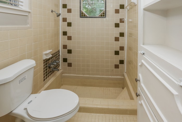 Building Photo - 1204 Manchester Dr