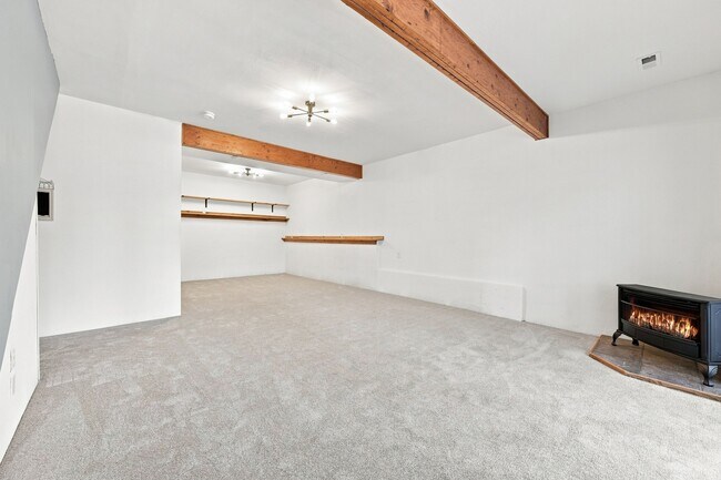 Building Photo - 34431 Chilton Ave