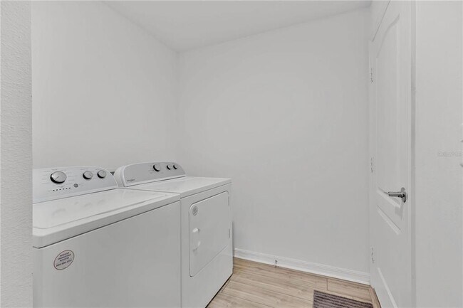 Building Photo - 205 Cimarron Dr