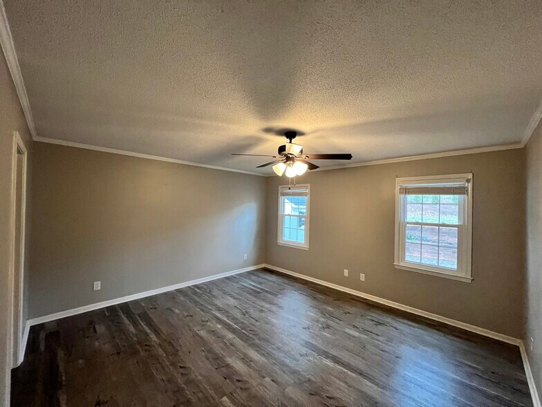 Building Photo - 105 Kestrel Ct