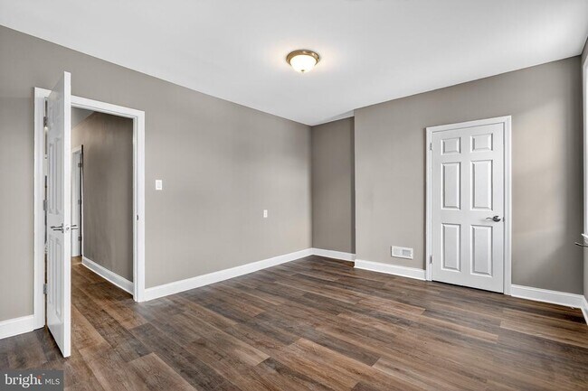 Building Photo - 15 Adella Ave