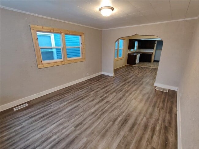 Building Photo - 421 Colescott St